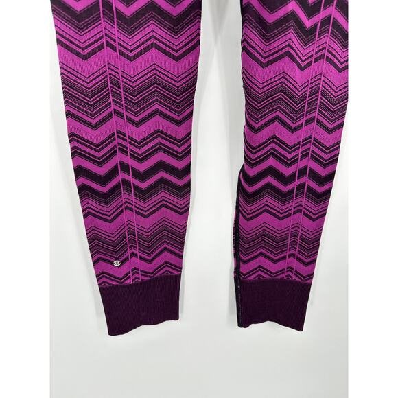 Lululemon Womens Knit Leggings Size 4 Mid Rise Purple Chevron Street Workout - Picture 6 of 8